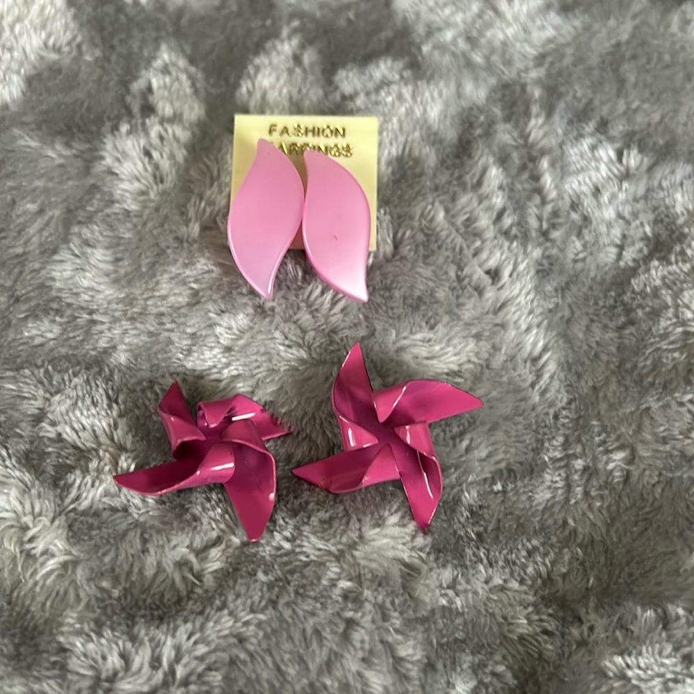 Earrings pink